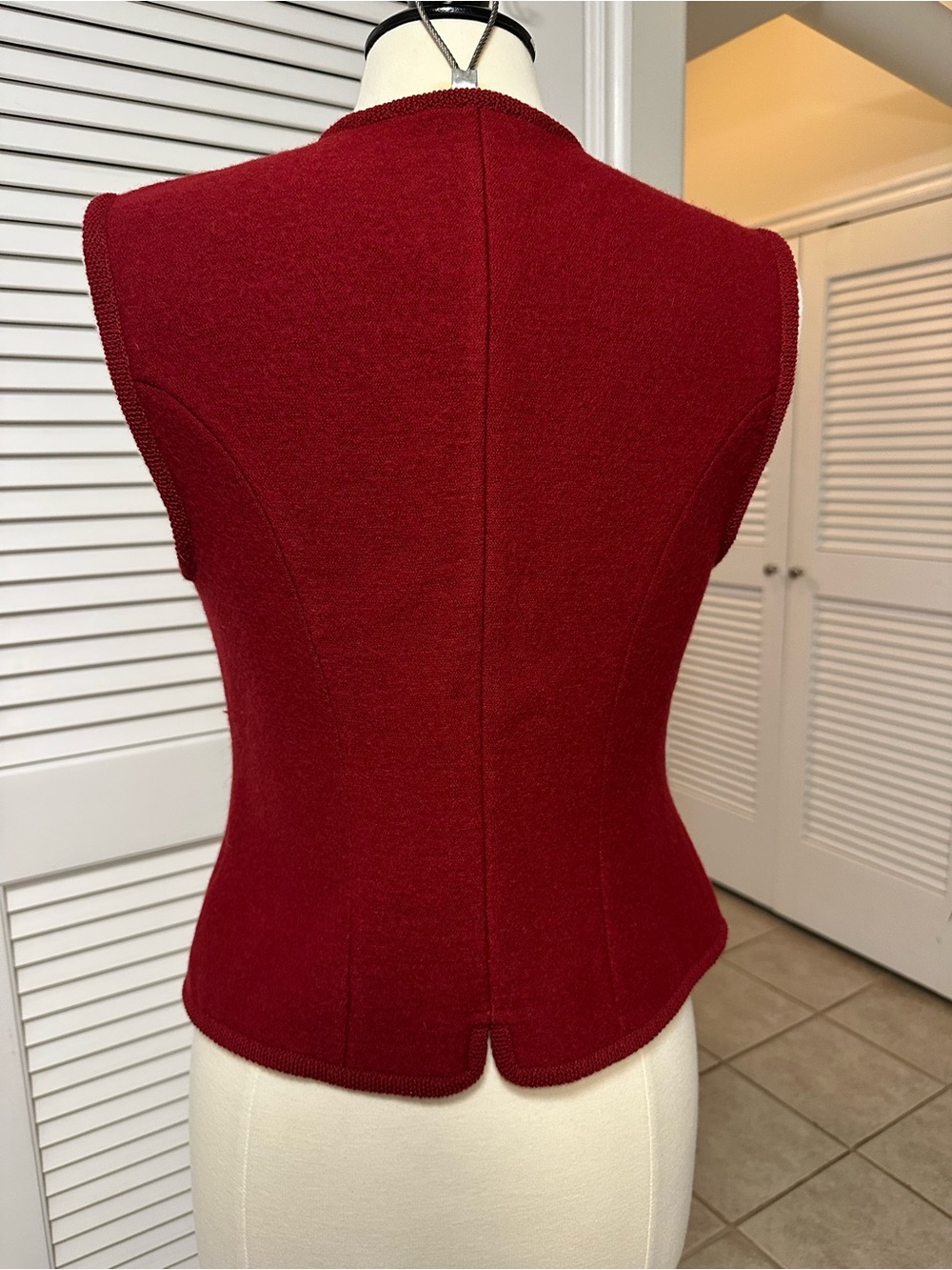 VTG Geiger Women's Wool Red Sleeveless Button Front Vest made in Austria 34 - Picture 5 of 13